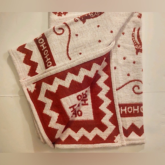 MADE IN PORTUGAL Reversible Holiday Blanket Throw -Reindeer/Snowflakes - Picture 3 of 5